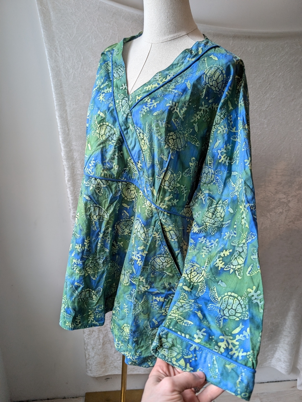 Hawaii Sea Turtle Scrubs V-neck Deep Pockets 2 XL Cotton
